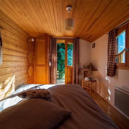 Les De La Weiss Nocleg ze śniadaniem