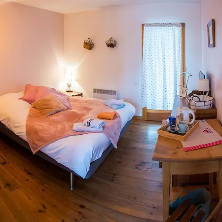 Les De La Weiss Nocleg ze śniadaniem